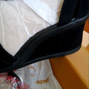 Brand new Earth Suede Sandals Black in color size 8